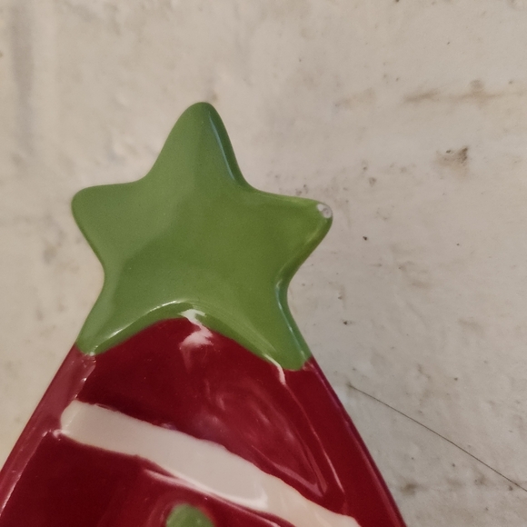 Hallmark Red and Green Christmas Tree Plates - Picture 3 of 6